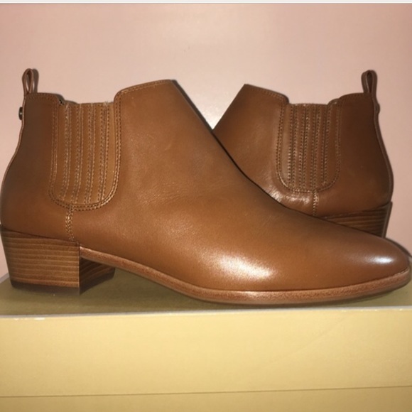 New Michael Kors brown ankle booties - Picture 1 of 3